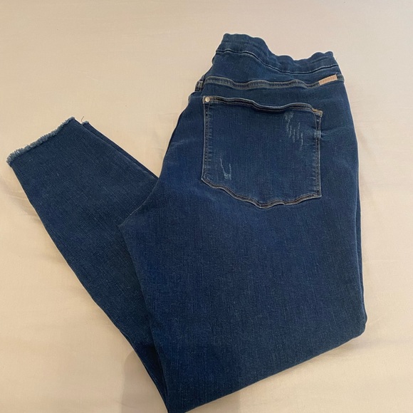 H&M Denim - H&M curvy skinny high waist distressed jeggings size 16